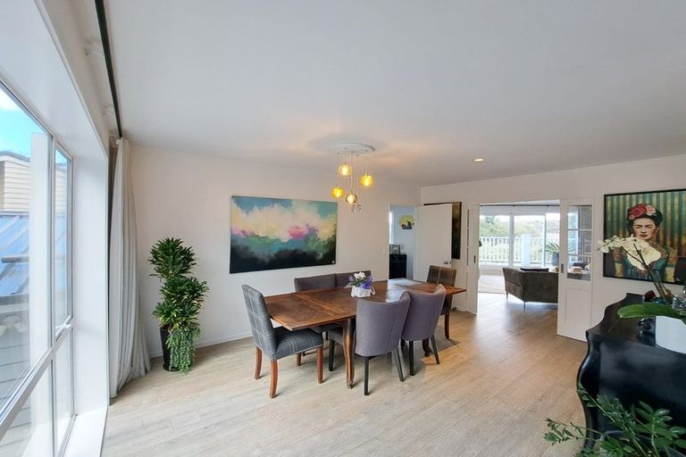 Photo of property in 1/308 Beach Road, Campbells Bay, Auckland, 0630