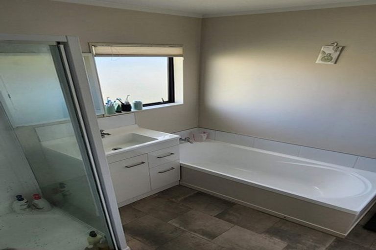 Photo of property in 1 Northwood Close, Woodridge, Wellington, 6037