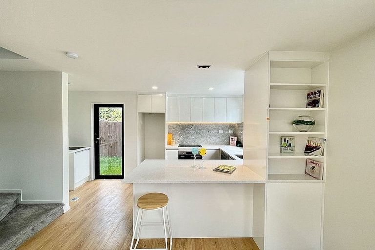 Photo of property in 123e Sunnynook Road, Forrest Hill, Auckland, 0620