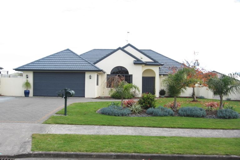 Photo of property in 16 Flora Place, Wattle Downs, Auckland, 2103