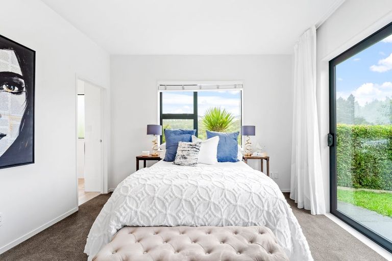 Photo of property in 29 Syd Grant Crescent, Orewa, 0931