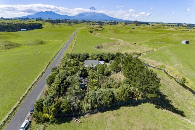 Photo of property in 60 Parihaka Road, Pungarehu, Opunake, 4685