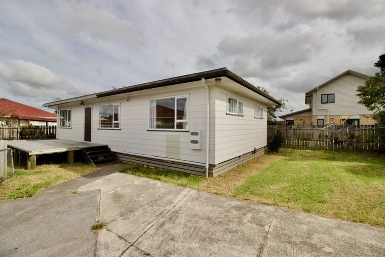 Photo of property in 49 Dungarvon Place, Clendon Park, Auckland, 2103