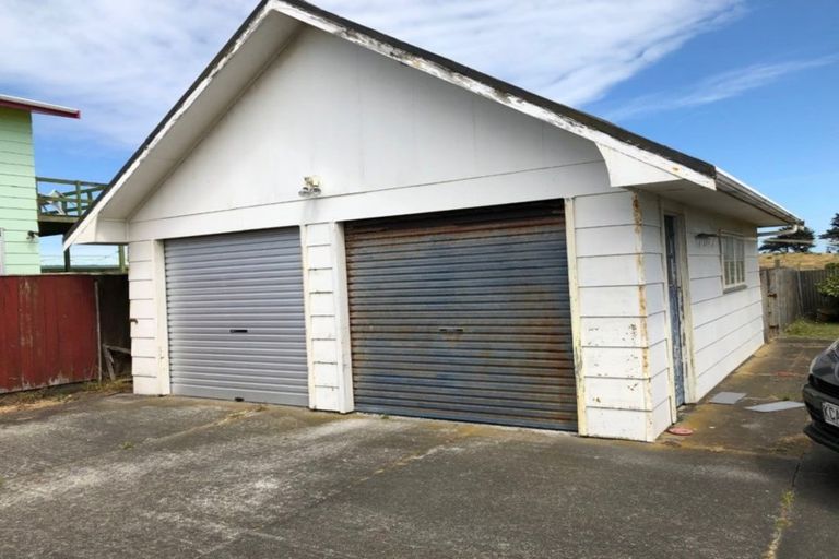 Photo of property in 46 Lee Street, Castlecliff, Whanganui, 4501