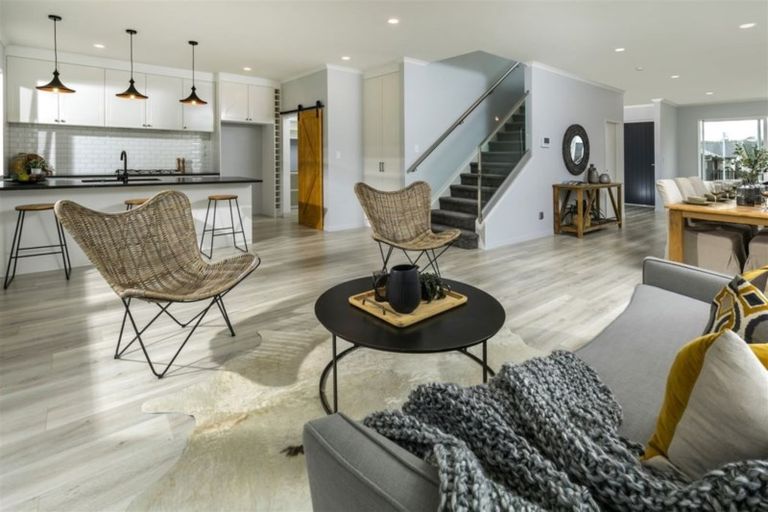 Photo of property in 16 Barrique Road, Kumeu, 0810