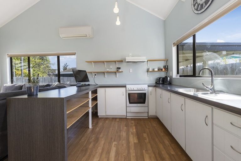 Photo of property in 2/9 Weka Road, Waipahihi, Taupo, 3330