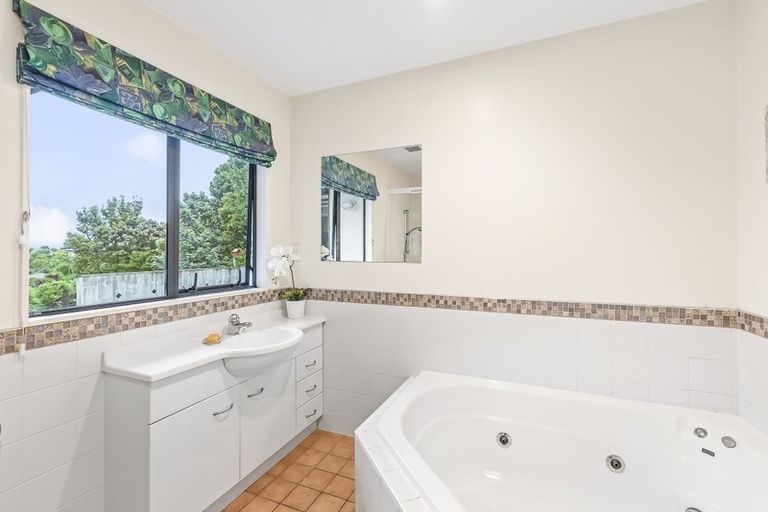 Photo of property in 29 Crown Hill, Paraparaumu, 5032