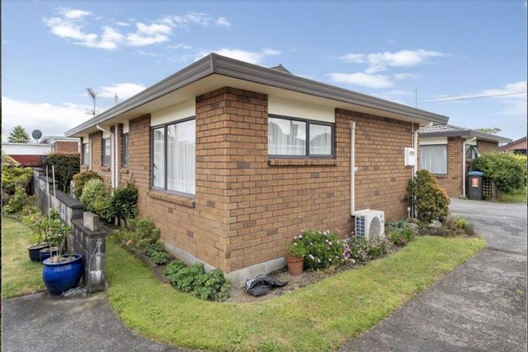 Photo of property in 2/156 Carrington Street, Lower Vogeltown, New Plymouth, 4310