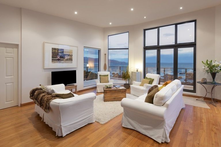 Photo of property in 160 The Esplanade, Houghton Bay, Wellington, 6023