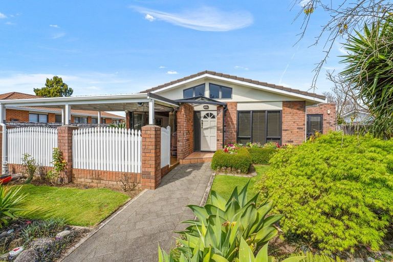 Photo of property in 8 Argyle Place, Highlands Park, New Plymouth, 4312