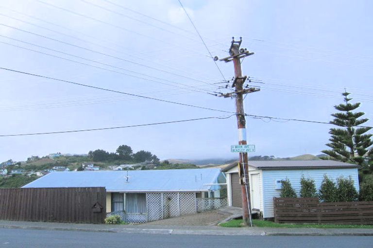 Photo of property in 2 Mark Avenue, Paparangi, Wellington, 6037