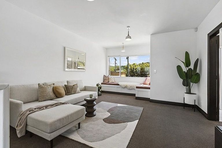 Photo of property in 15 Mills Road, Brooklyn, Wellington, 6021