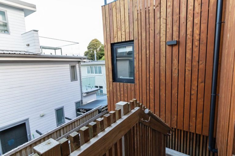 Photo of property in 5b Salmont Place, Kelburn, Wellington, 6012