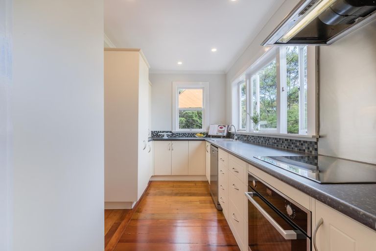 Photo of property in 33 Sunnyvale Road, Swanson, Auckland, 0614