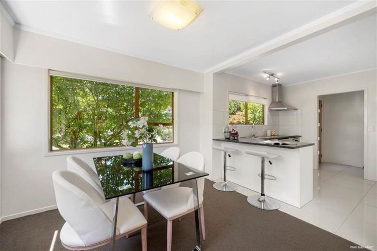 Photo of property in 16 Dennis Avenue, Hillpark, Auckland, 2102