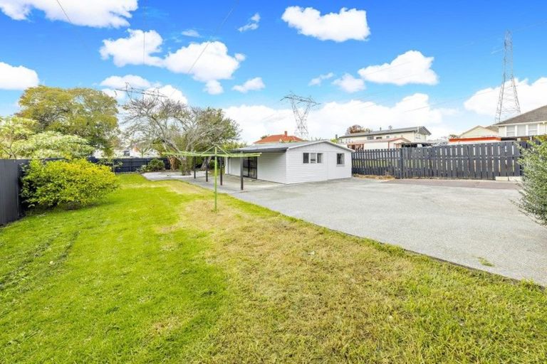 Photo of property in 21 Gilbert Road, Otara, Auckland, 2023