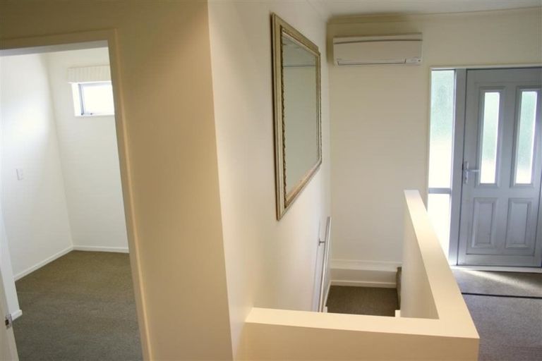 Photo of property in 15 Onslow Road, Khandallah, Wellington, 6035