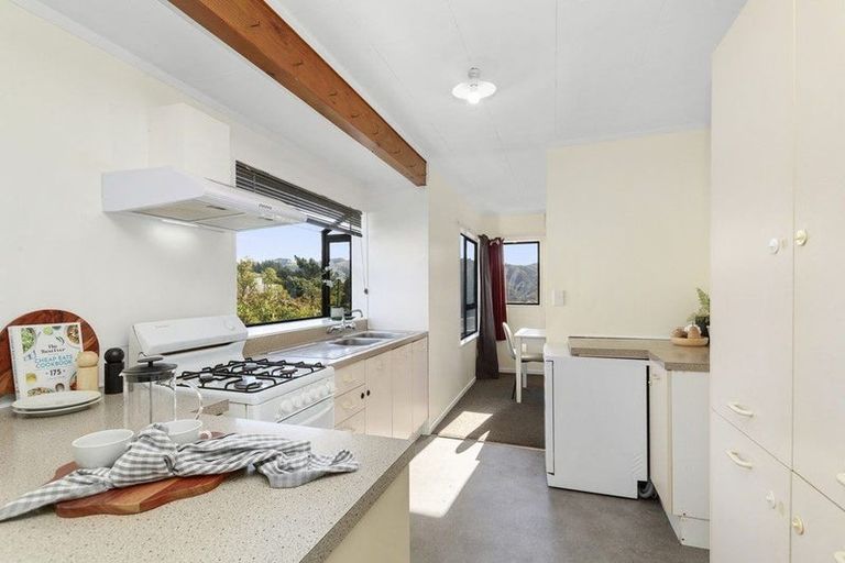 Photo of property in 23 Jasmine Grove, Maungaraki, Lower Hutt, 5010