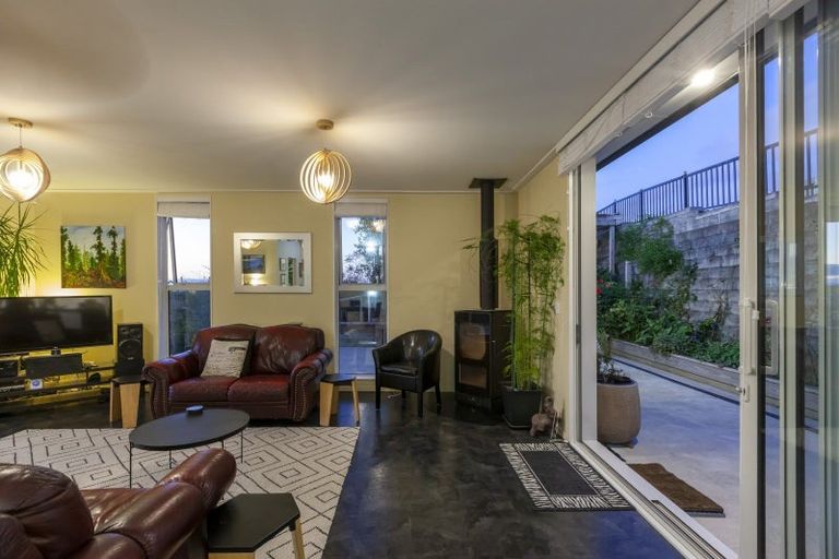 Photo of property in 72 Kakariki Grove, Waikanae, 5036