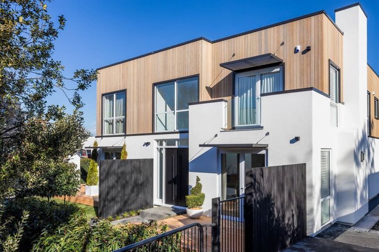 Photo of property in 111a Saint Andrews Square, Strowan, Christchurch, 8052