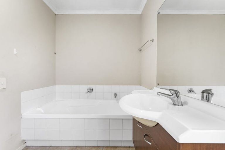 Photo of property in 24 Sheddings Lane, East Tamaki, Auckland, 2016