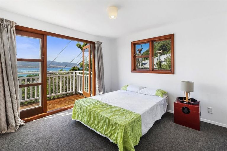 Photo of property in 49 Hungerford Road, Lyall Bay, Wellington, 6022