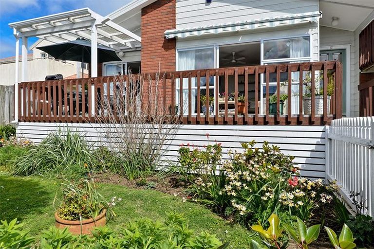 Photo of property in 3/56 Kiwi Esplanade, Mangere Bridge, Auckland, 2022