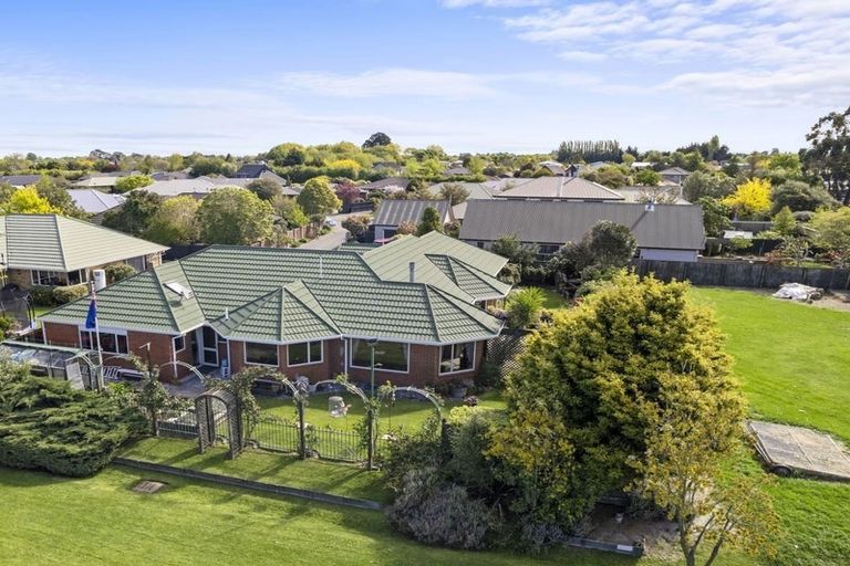 Photo of property in 36 Farnswood Place, Redwood, Christchurch, 8051