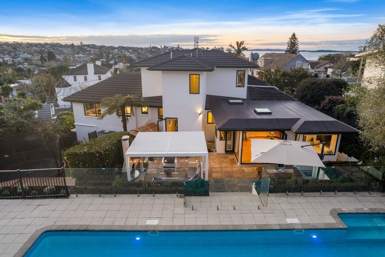 Photo of property in 6 Liston Crescent, Cockle Bay, Auckland, 2014