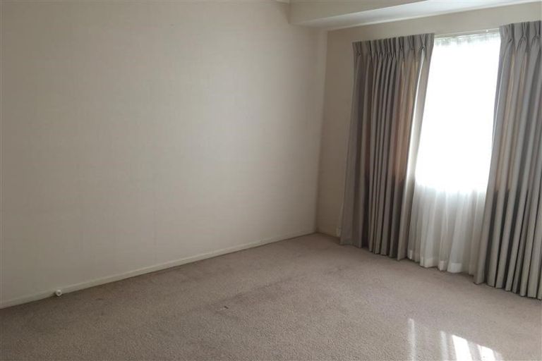 Photo of property in 5 Jomard Terrace, Northcross, Auckland, 0632