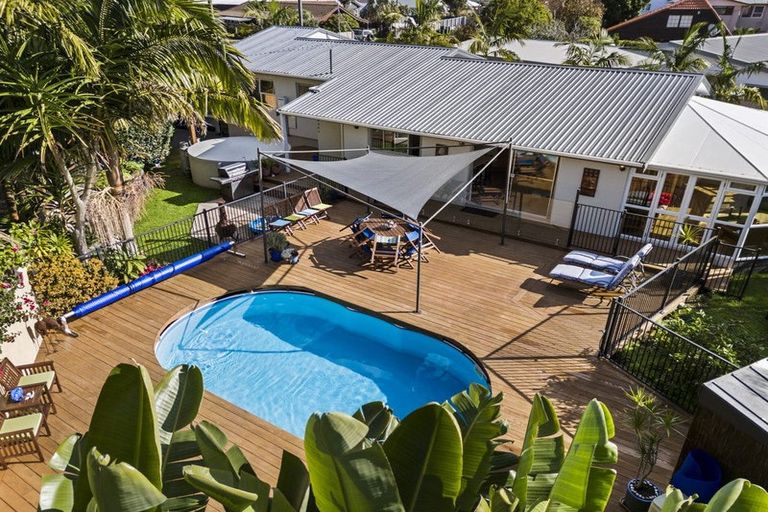 Photo of property in 32 The Circle, Manly, Whangaparaoa, 0930