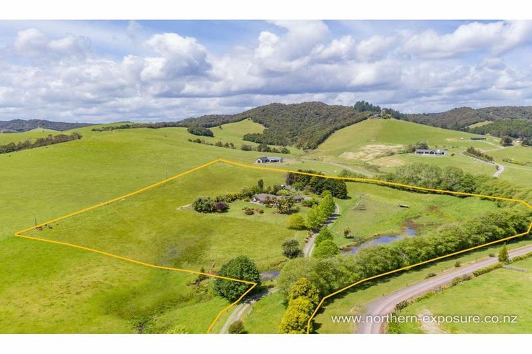 Photo of property in 621b Puketona Road, Haruru, 0204