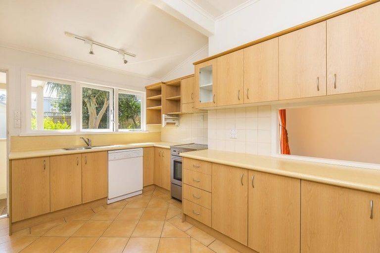 Photo of property in 172 Lake Road, Belmont, Auckland, 0622