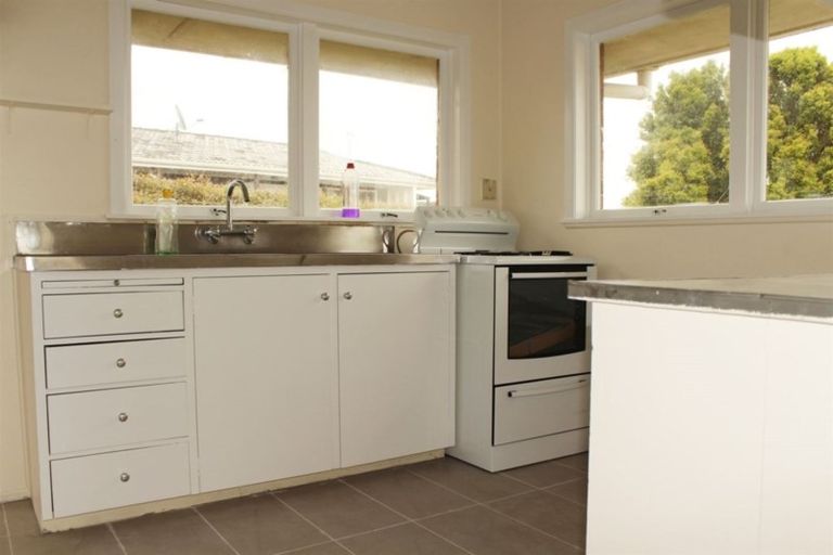 Photo of property in 61 Ocean View Road, Hillcrest, Auckland, 0627