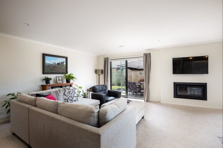 Photo of property in 12 Rehua Place, Waiwhakaiho, New Plymouth, 4312