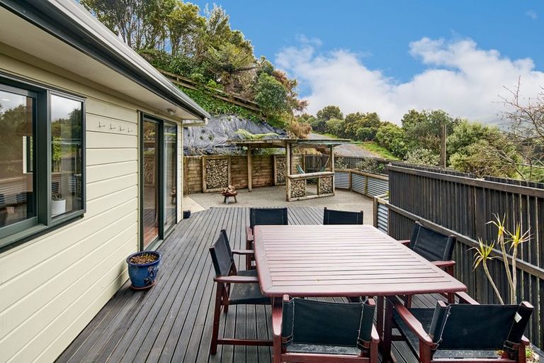 Photo of property in 3 Koukou Place, Normandale, Lower Hutt, 5010