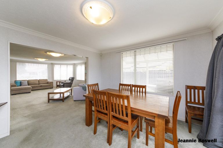 Photo of property in 30 Caroline Crescent, Highbury, Palmerston North, 4412