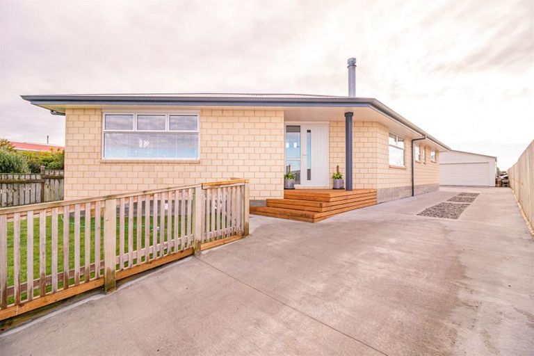 Photo of property in 98 Matai Street, Castlecliff, Whanganui, 4501