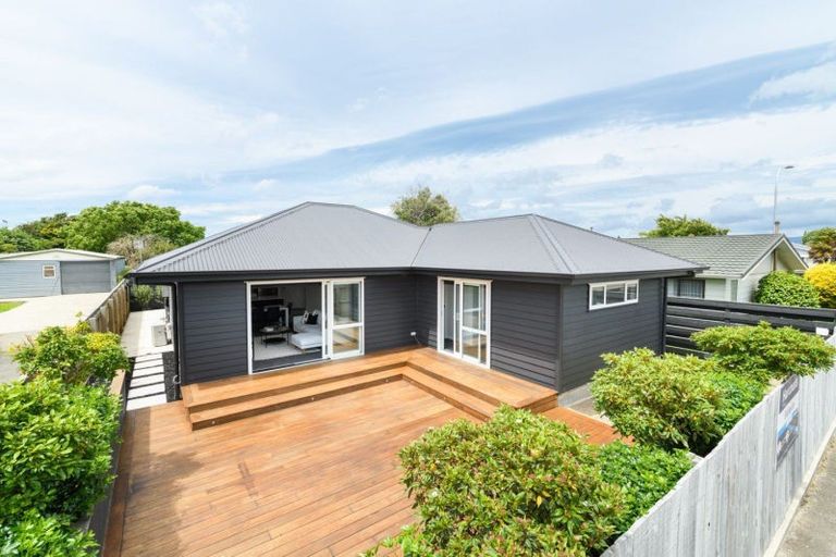 Photo of property in 5a Chelwood Street, Takaro, Palmerston North, 4412