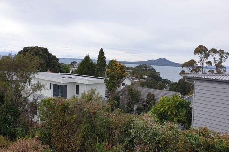 Photo of property in 1/43 Eastcliffe Road, Castor Bay, Auckland, 0620