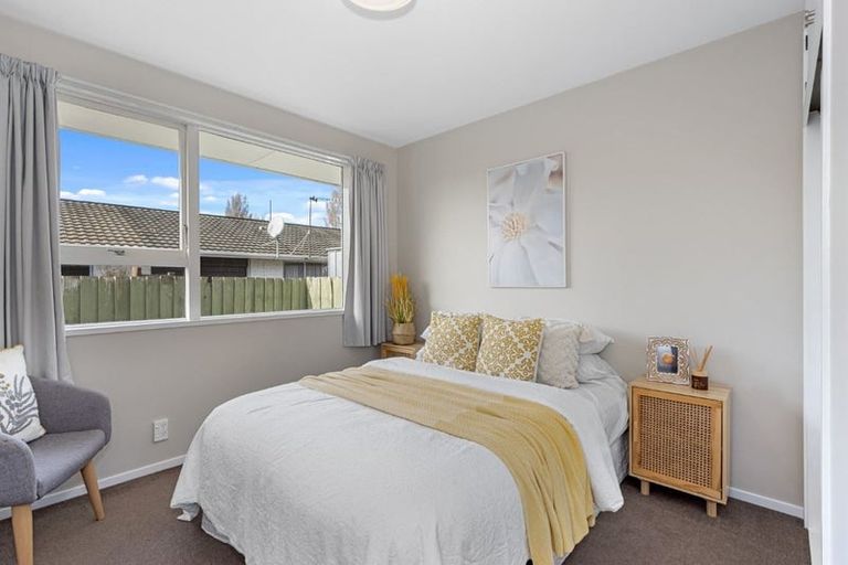 Photo of property in 1/124 Lake Terrace Road, Burwood, Christchurch, 8061