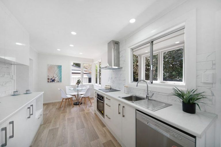 Photo of property in 7 Tarata Crescent, Mangere Bridge, Auckland, 2022