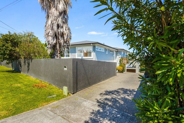 Photo of property in 32 Knights Road, Rothesay Bay, Auckland, 0630