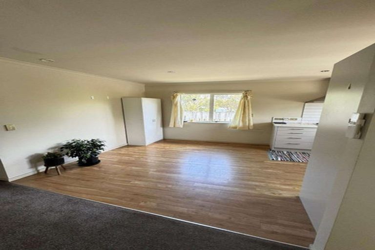 Photo of property in 50a Miles Crescent, Newlands, Wellington, 6037