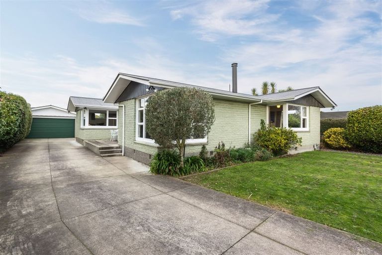 Photo of property in 16 Greenfield Place, Mairehau, Christchurch, 8052