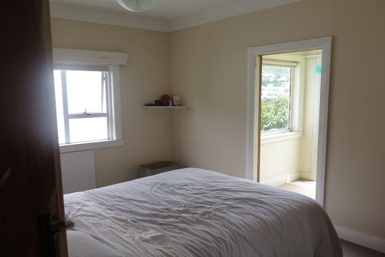 Photo of property in 28 Melbourne Road, Island Bay, Wellington, 6023