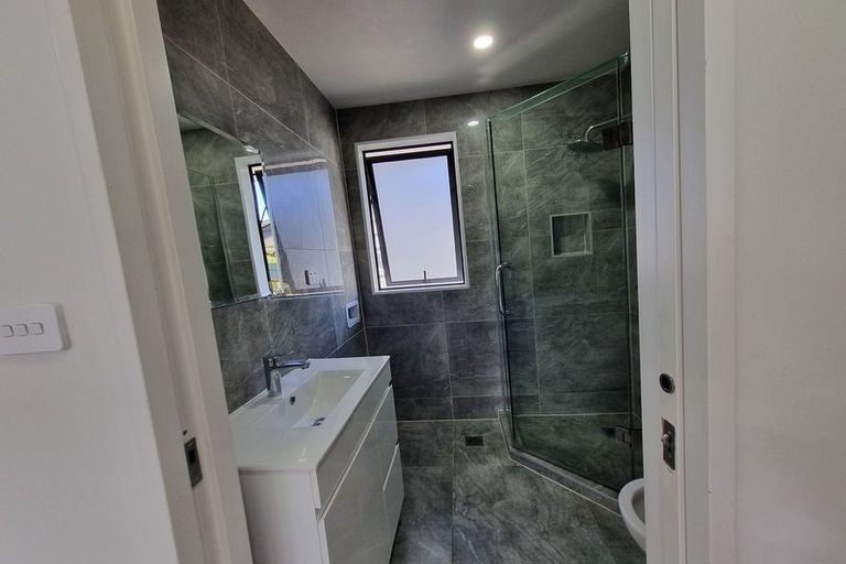 Photo of property in 2 Arnhem Place, Pukekohe, 2120