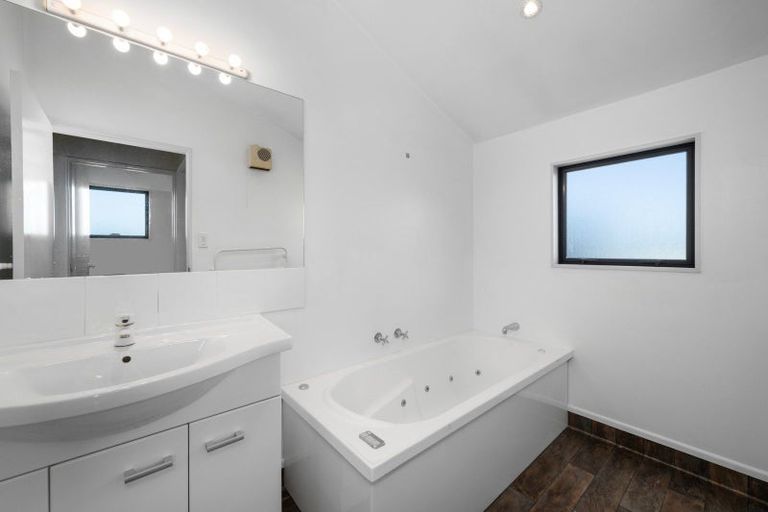 Photo of property in 12 Waterlea Green, Mayfield, Blenheim, 7201