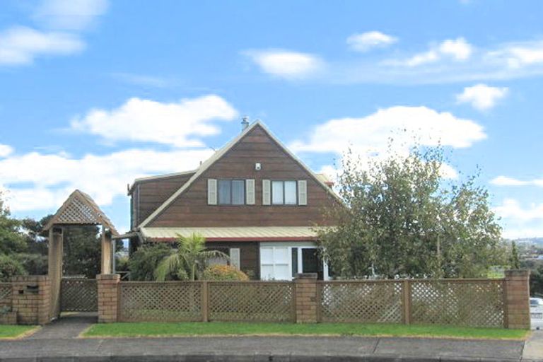 Photo of property in 17 Pitlochry Place, Highland Park, Auckland, 2010