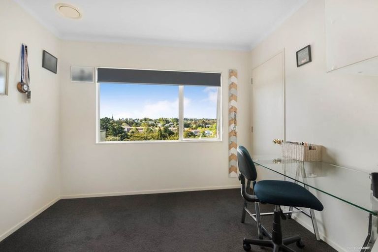 Photo of property in 1/8 Mcquoid Place, Glenfield, Auckland, 0629